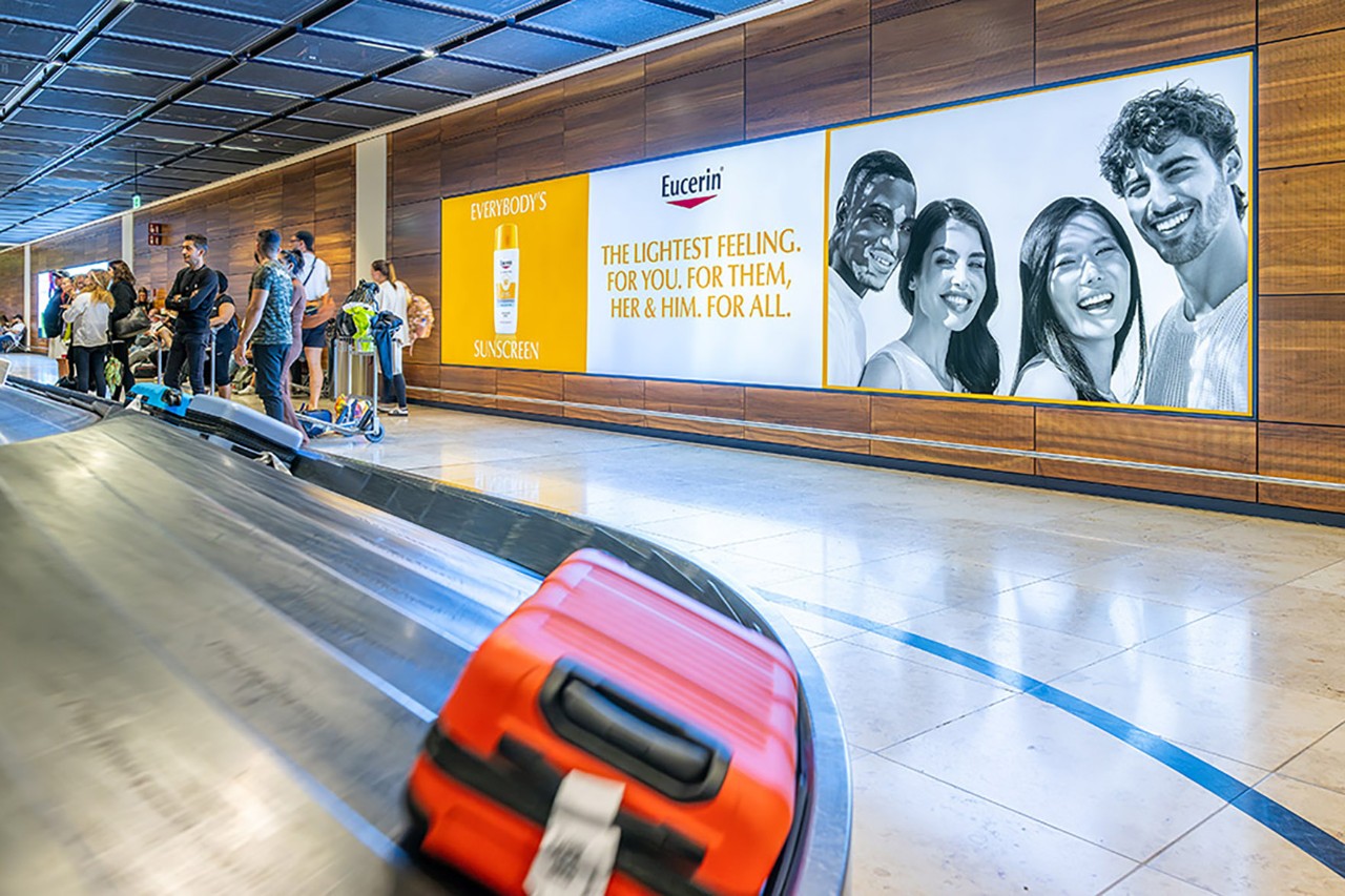 Landscapefläche XL Gepäckausgabe / Landscape XL baggage claim area  © Guenter Wicker