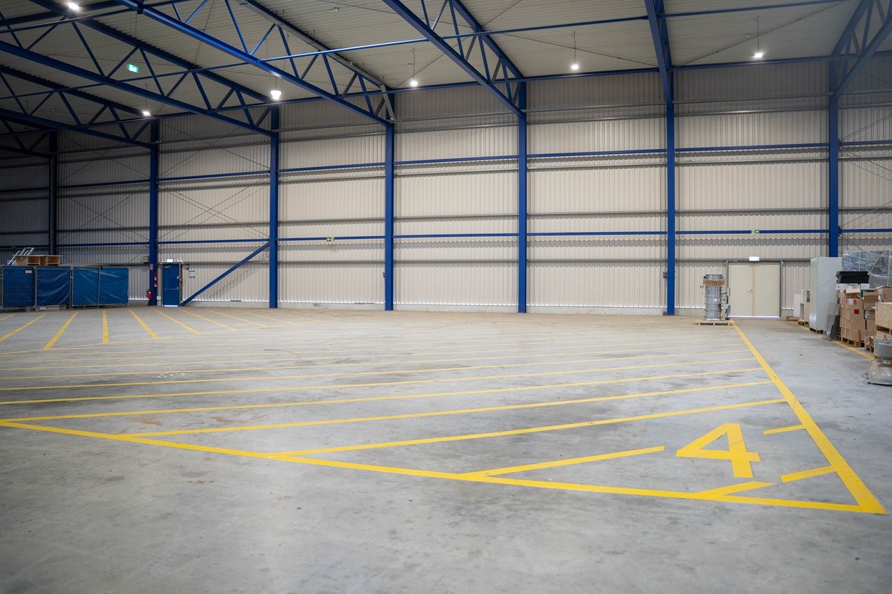 Leerer Lagerhalle