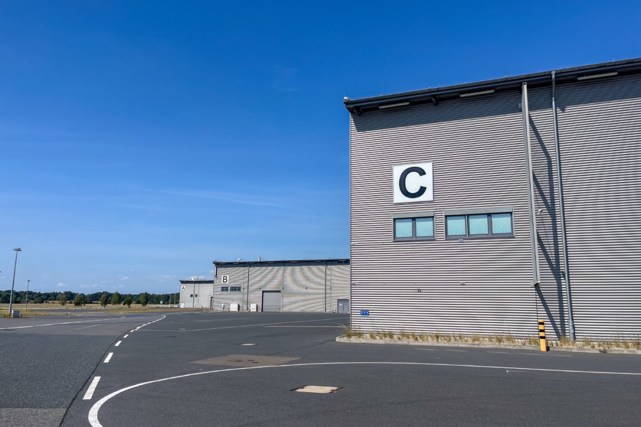 3 Messehalle aus Aluminium. Große befahrbare Flächen