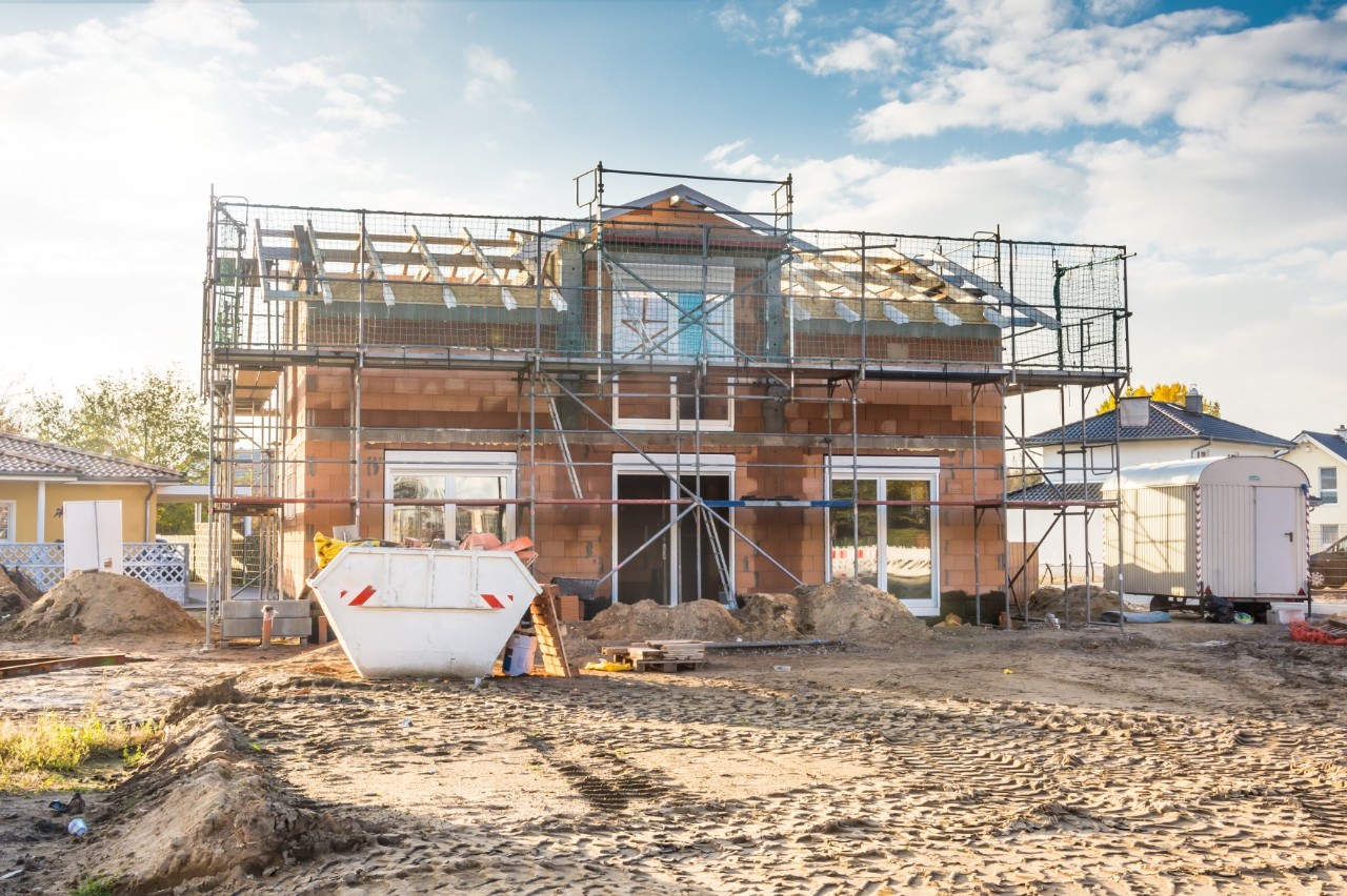Baustelle eines zweistöckigen Einfamilienhauses