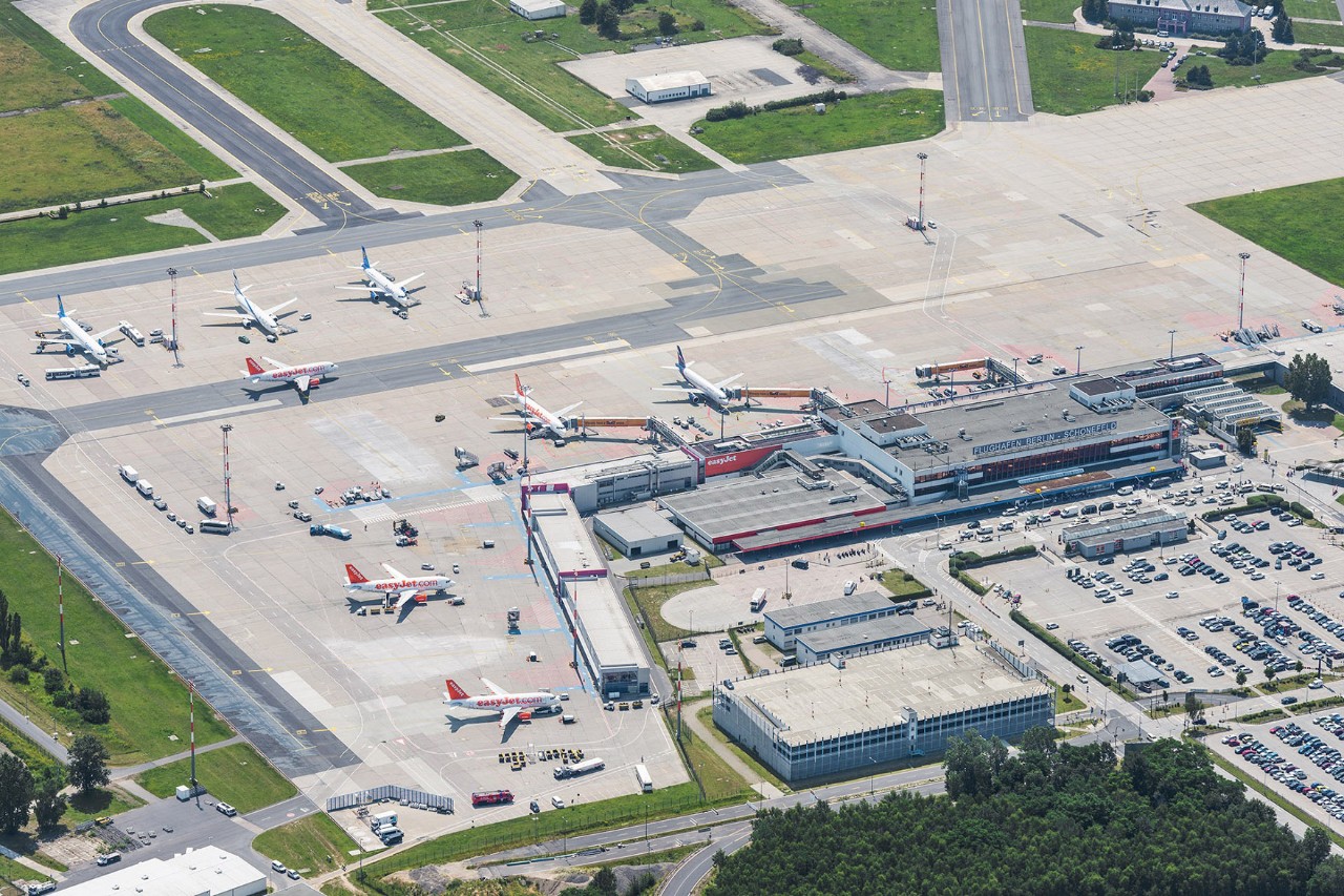 Blick auf den ehemaligen Schönefelder Flughafen aus der Vogelperspektive