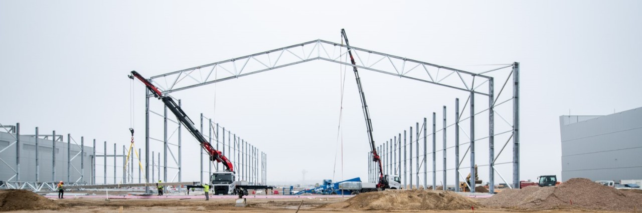 Bau des neuen easyJet-Hangars am BER