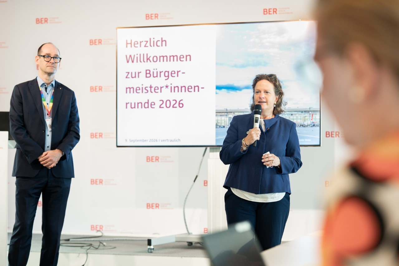 Aletta von Massenbach, CEO, und Axel Eschment, CHO, begrüßen die Gäste der Veranstaltung.