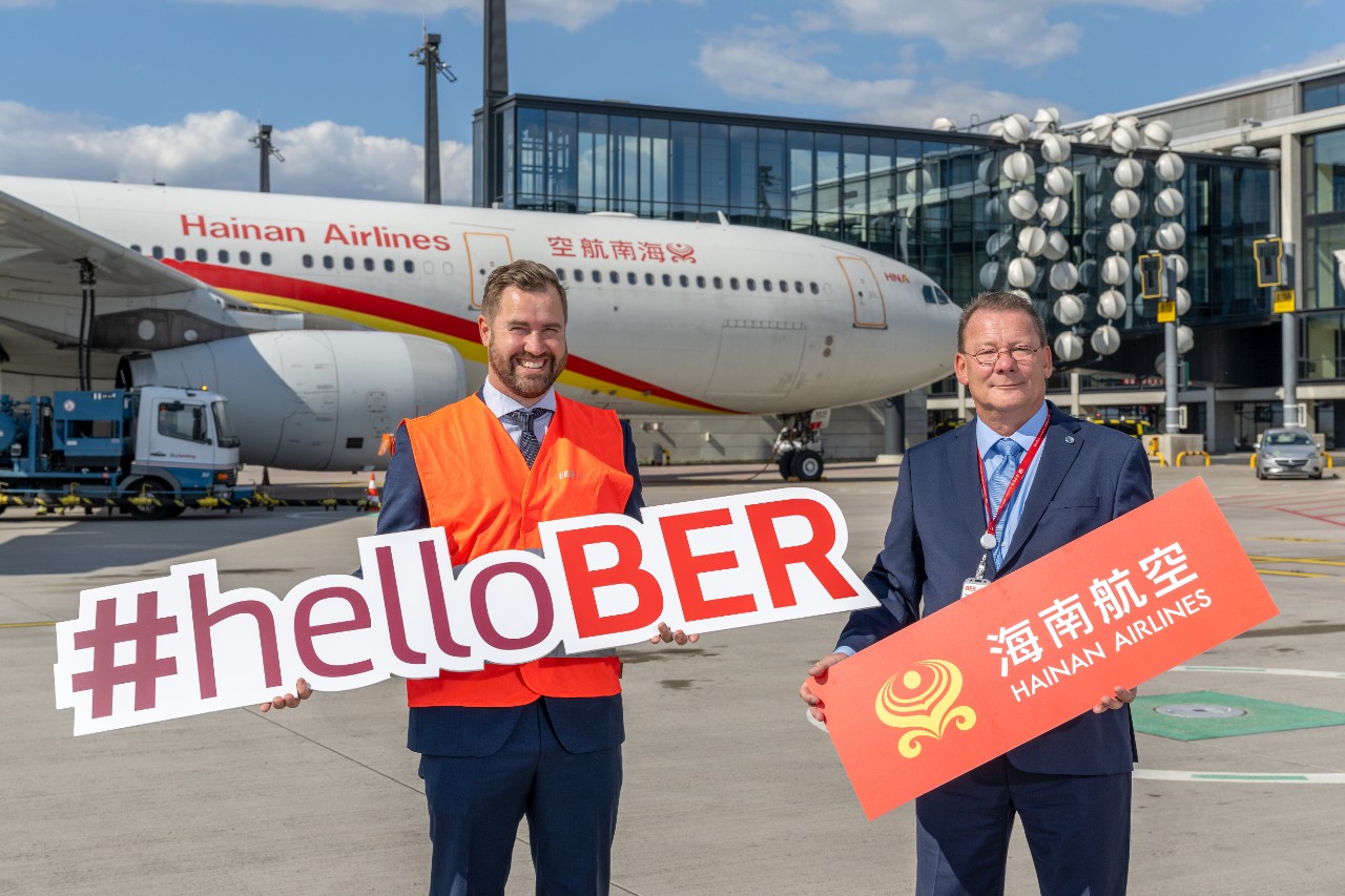 Hainan Airlines Maschine am Terminal