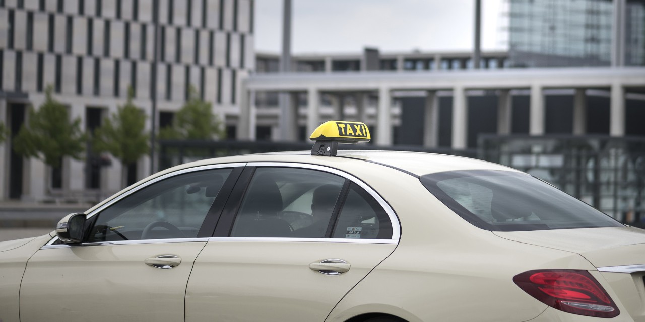 Taxi at BER ©Ekaterina Zershchikova / Flughafen Berlin Brandenburg GmbH