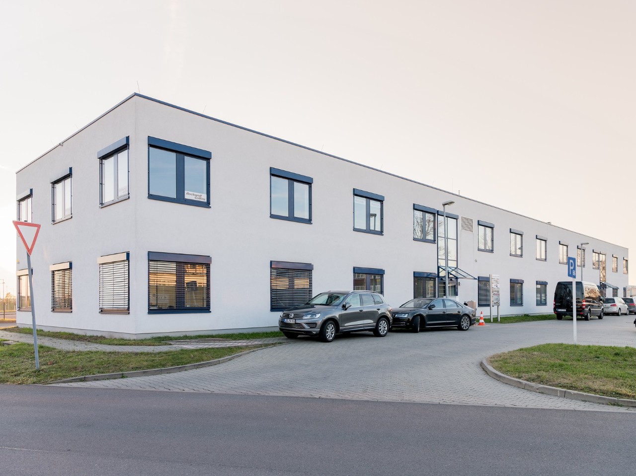 Office Building Y085 – entrance area