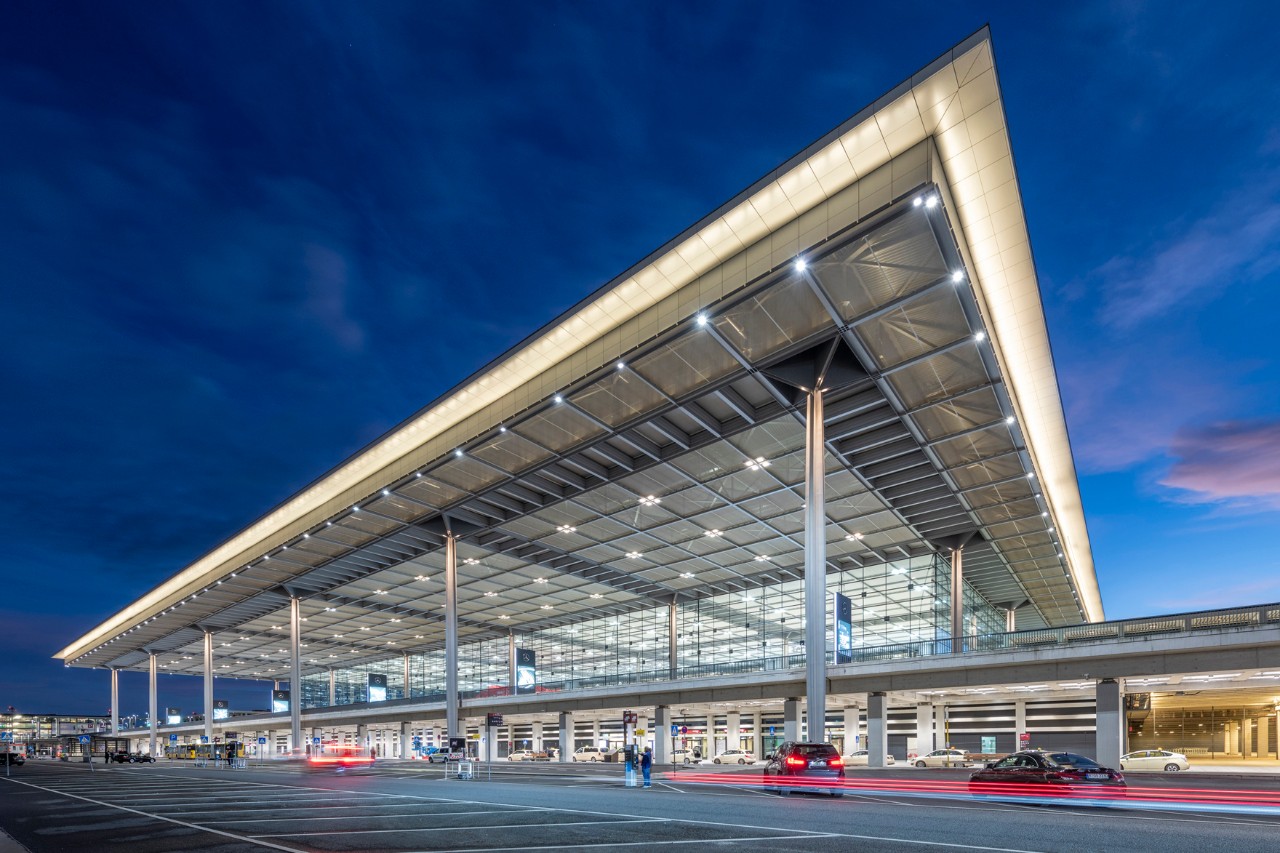View of Terminal 1 from the forecourt (c) Günter Wicker / FBB
