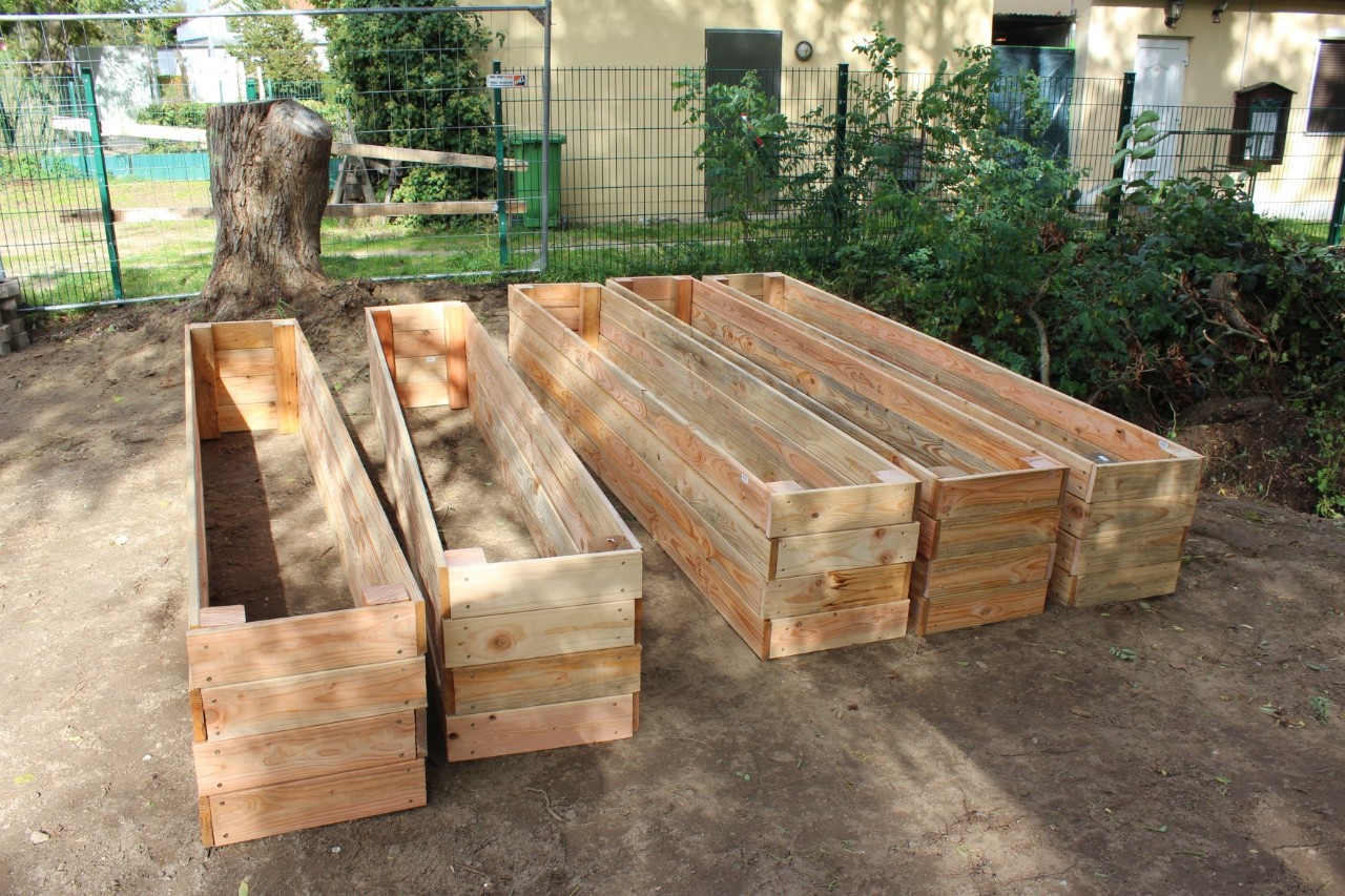 Five wooden boxes are on the floor.