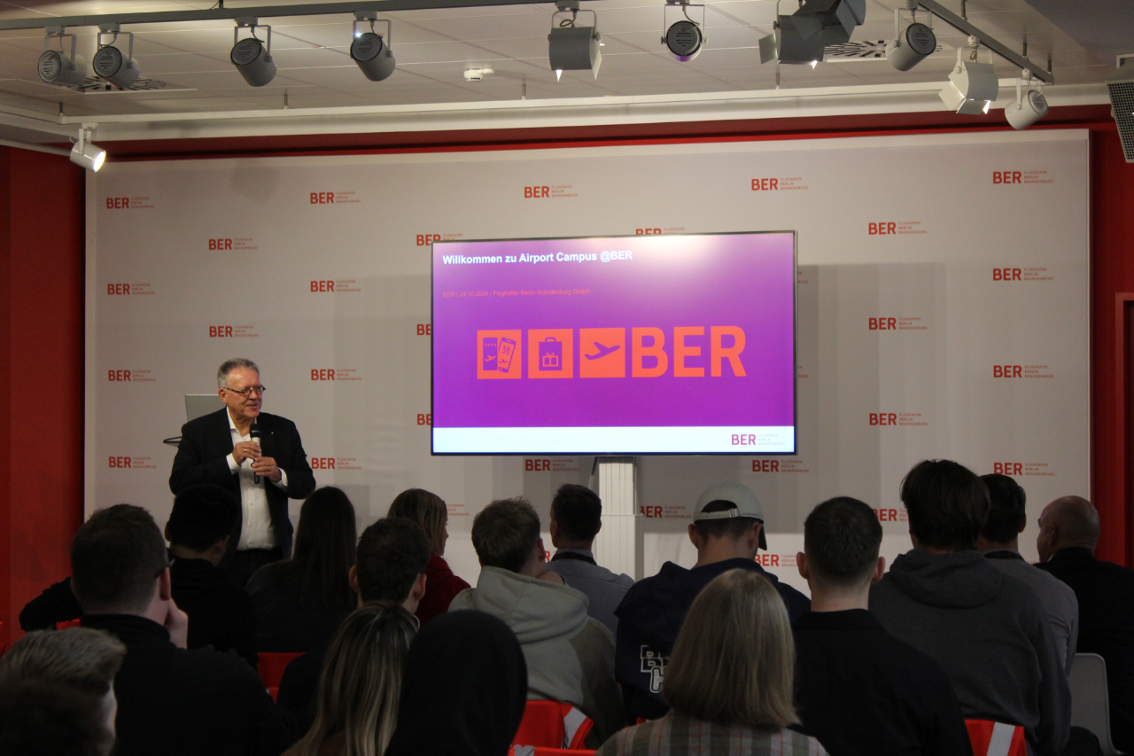 Lecture by Michael Halberstadt (Managing Director of Human Resources, FBB). ©FBB