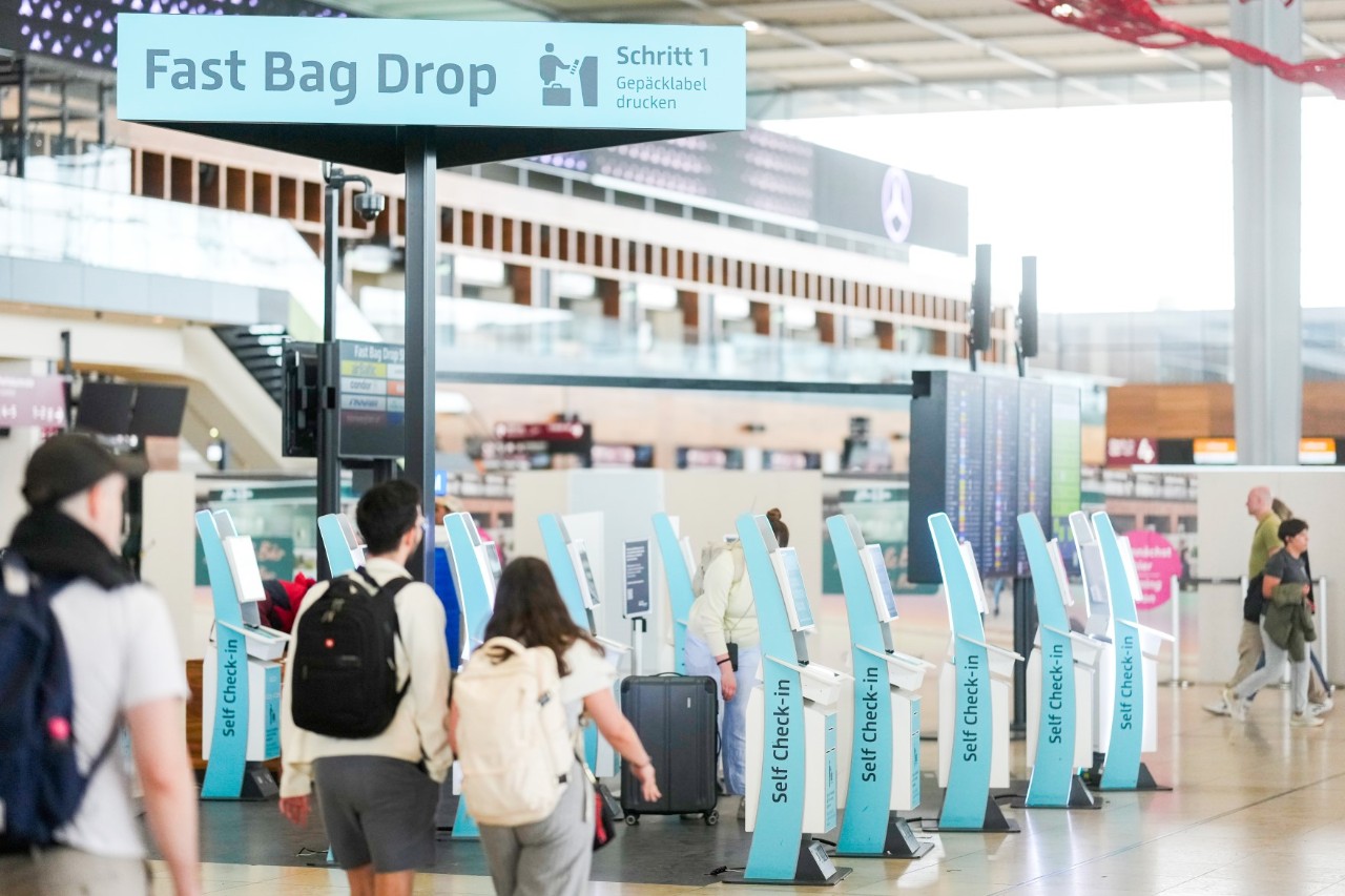 Fast bag drop machines at an airport