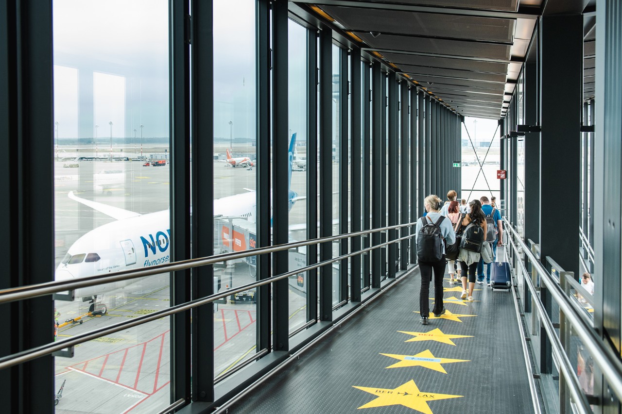 Passengers board the first flight to Los Angeles. © Ekaterina Zershchikova / Flughafen Berlin Brandenburg GmbH