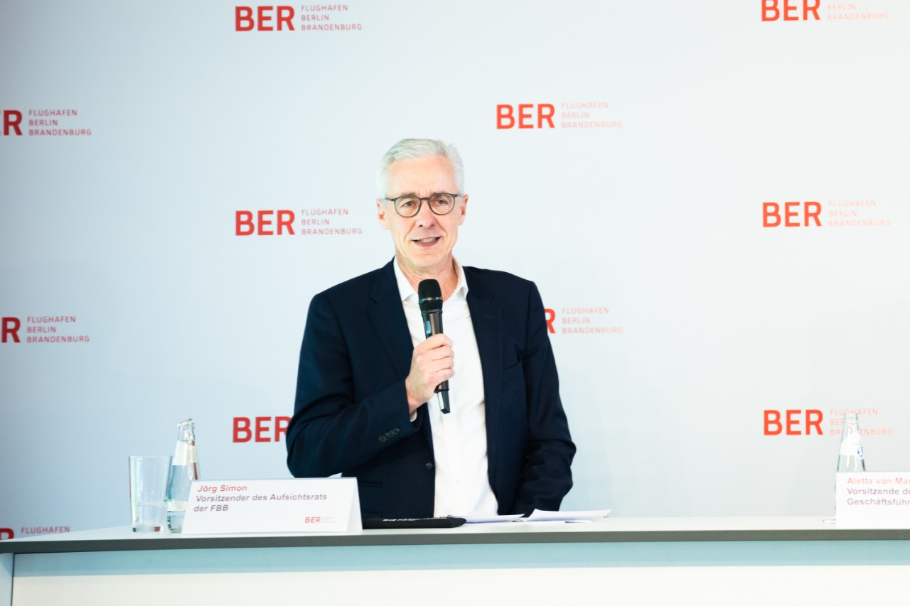  Image: Jörg Simon, Chairman of the Supervisory Board Flughafen Berlin Brandenburg GmbH