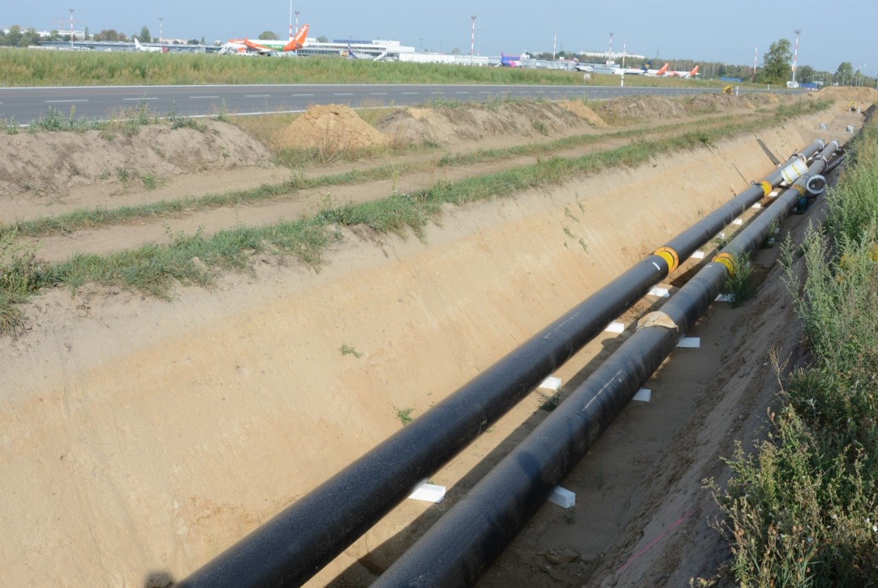 Construction site for a long-distance heating line on the airport site