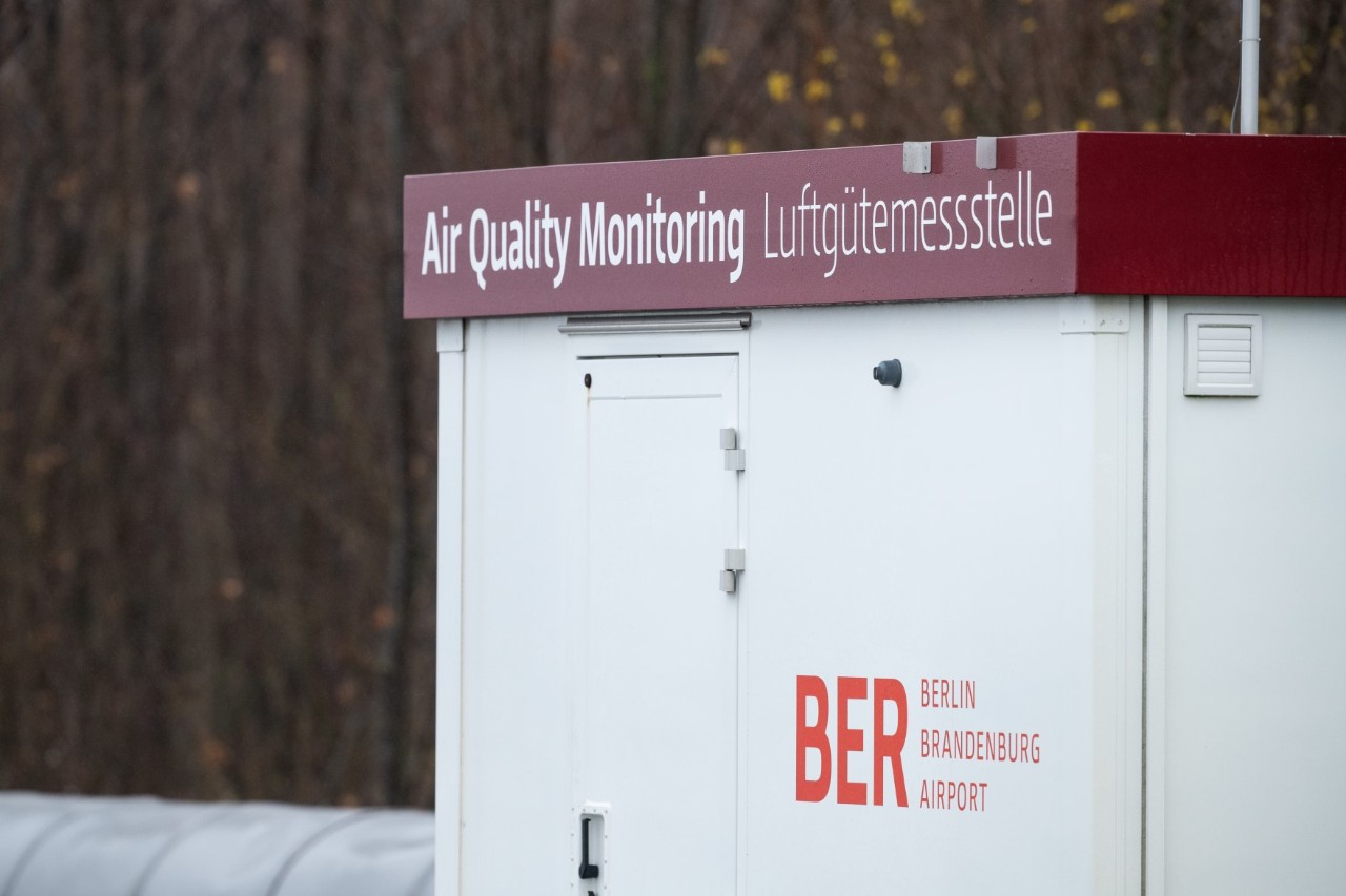 Air quality measuring station