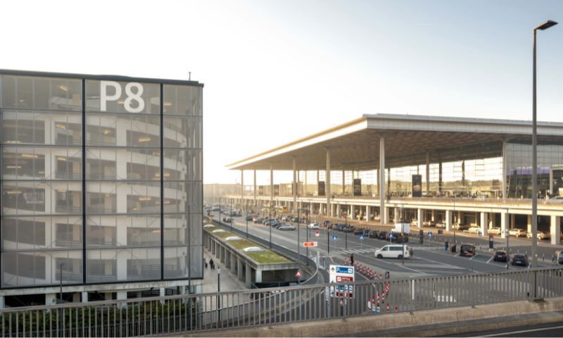 Parking garage P8 in front of Terminal 1 at BER.